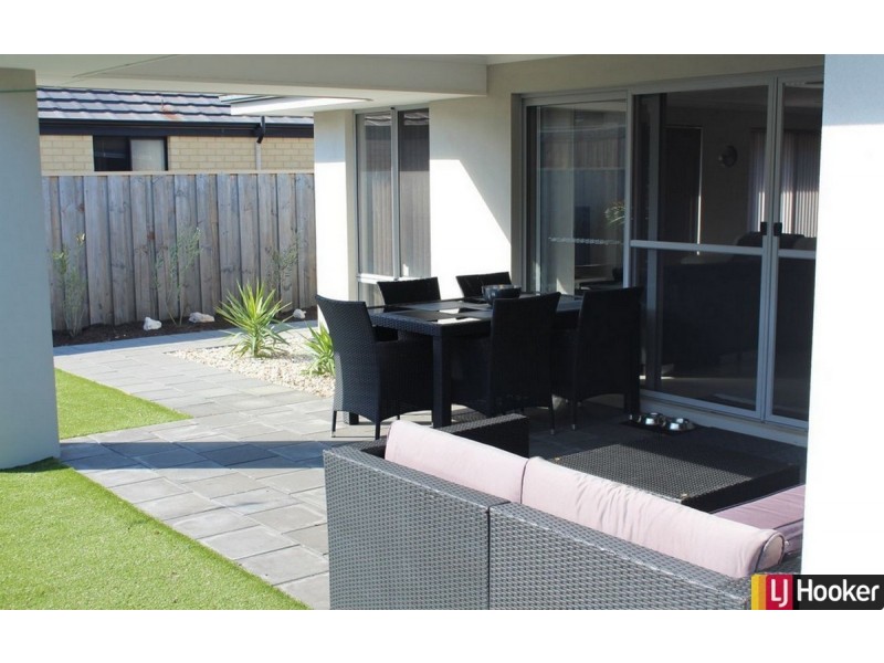 350 Peelwood Parade, Halls Head WA 6210