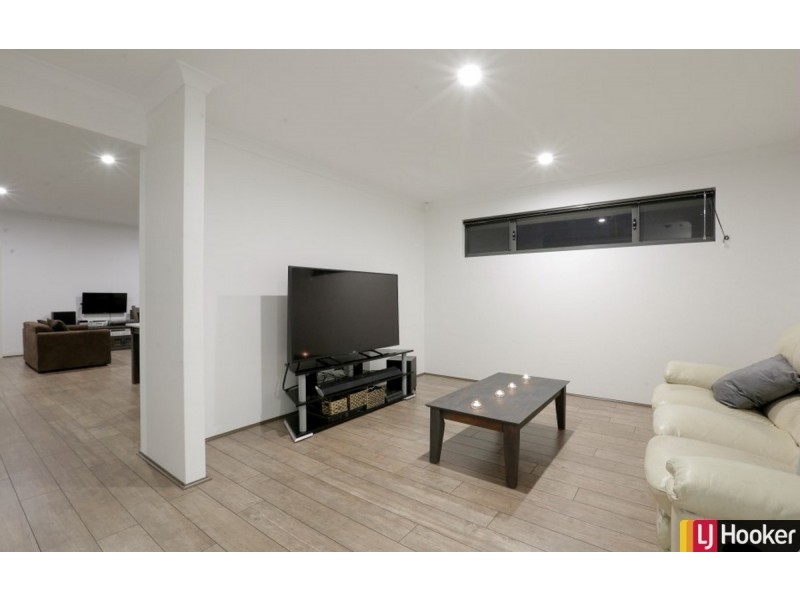 8 Vestita Lane, Halls Head WA 6210