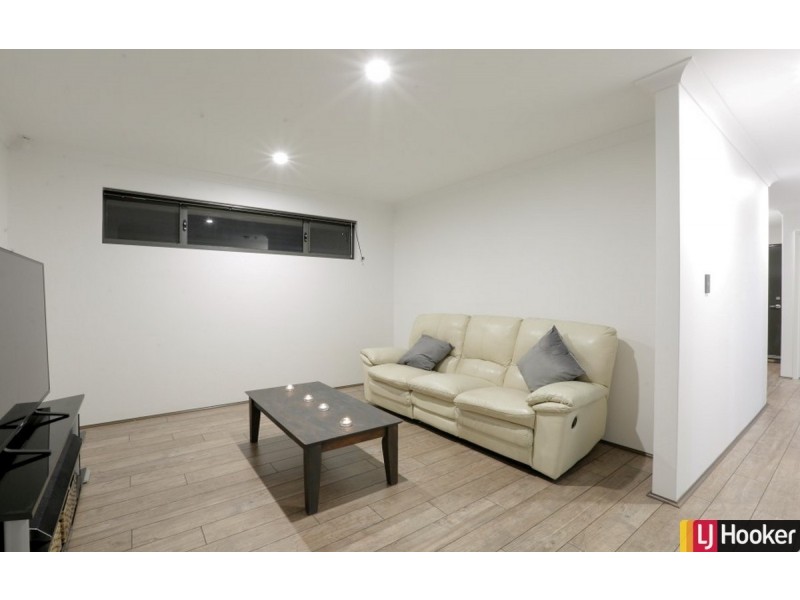 8 Vestita Lane, Halls Head WA 6210