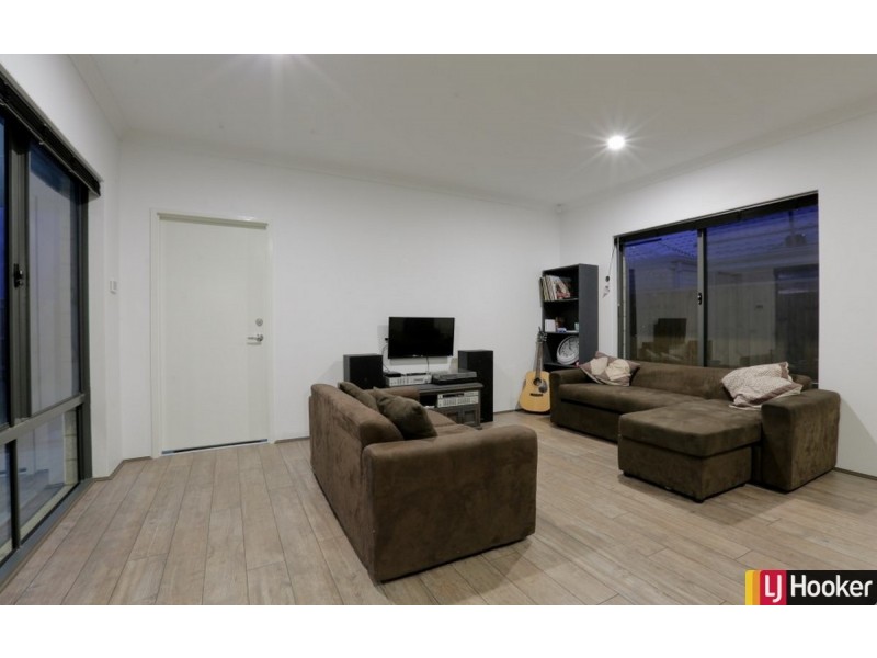8 Vestita Lane, Halls Head WA 6210