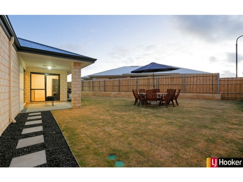 8 Vestita Lane, Halls Head WA 6210