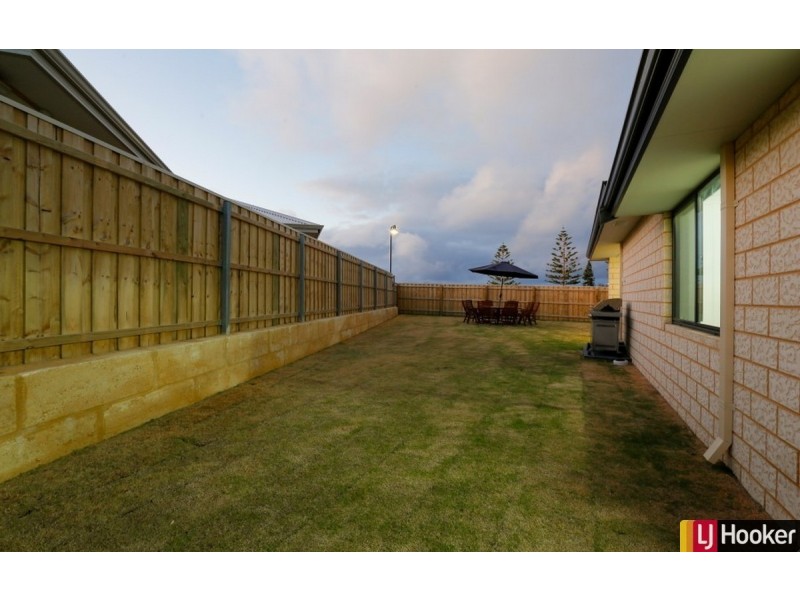 8 Vestita Lane, Halls Head WA 6210