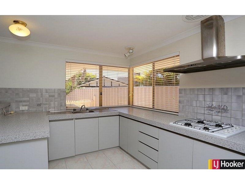 1/6 Dory Close, Halls Head WA 6210