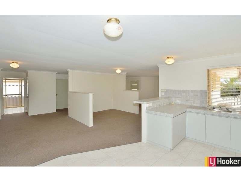 1/6 Dory Close, Halls Head WA 6210