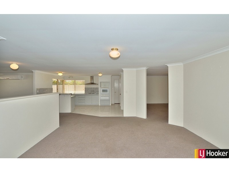 1/6 Dory Close, Halls Head WA 6210