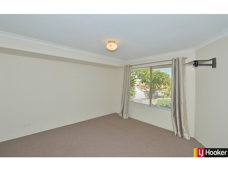 1/6 Dory Close, Halls Head WA 6210