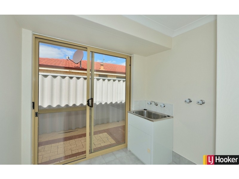 1/6 Dory Close, Halls Head WA 6210