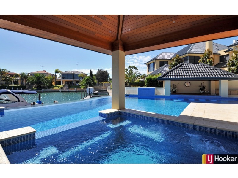 2 Leighton Place, Halls Head WA 6210