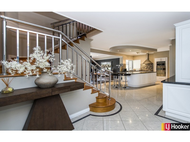 2 Leighton Place, Halls Head WA 6210
