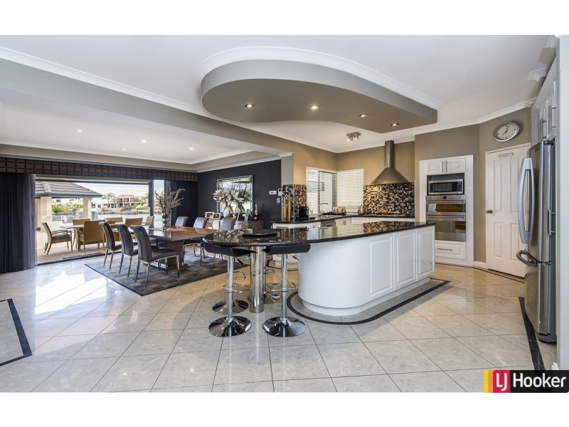 2 Leighton Place, Halls Head WA 6210