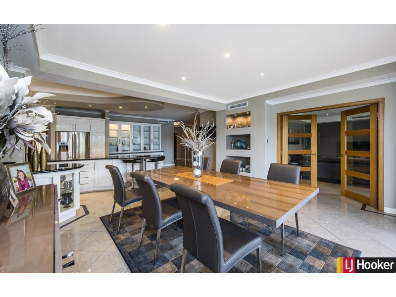 2 Leighton Place, Halls Head WA 6210