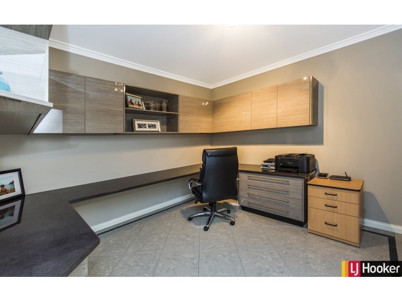 2 Leighton Place, Halls Head WA 6210
