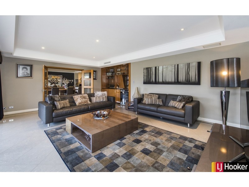 2 Leighton Place, Halls Head WA 6210