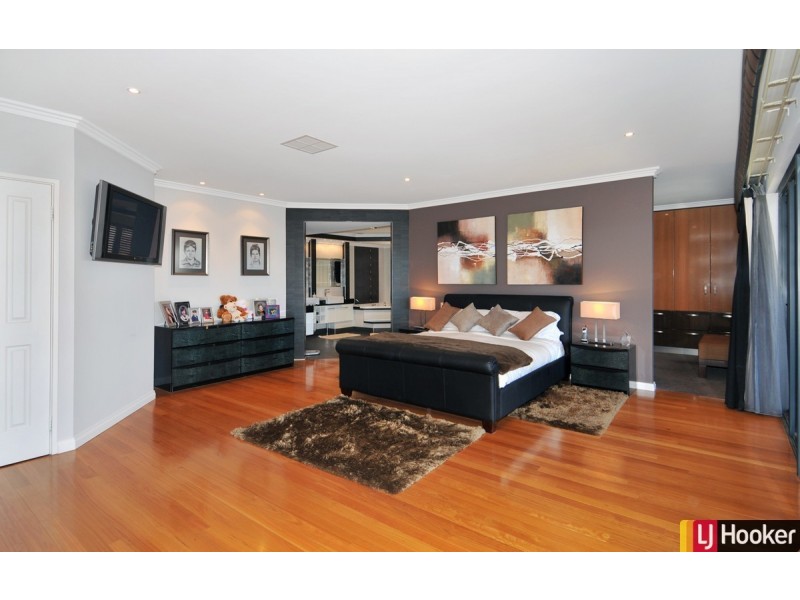 2 Leighton Place, Halls Head WA 6210
