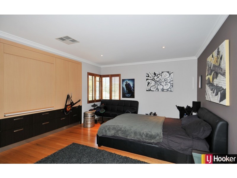 2 Leighton Place, Halls Head WA 6210