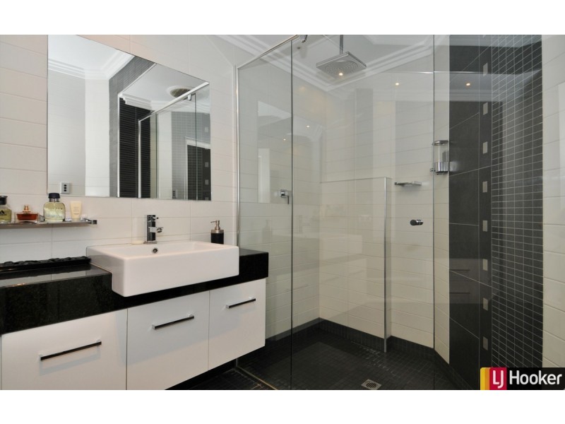 2 Leighton Place, Halls Head WA 6210