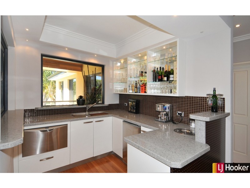 2 Leighton Place, Halls Head WA 6210