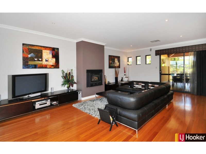 2 Leighton Place, Halls Head WA 6210