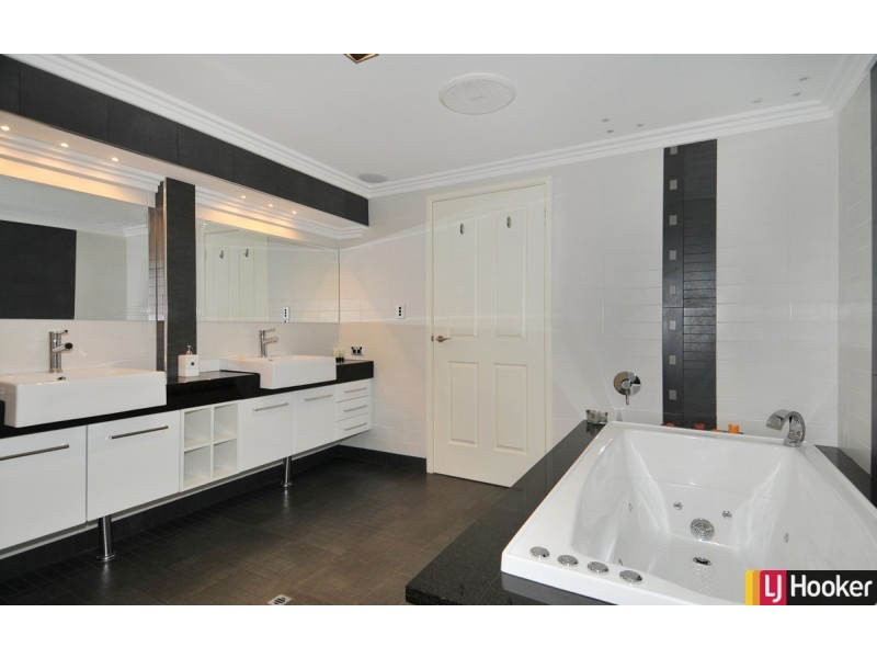 2 Leighton Place, Halls Head WA 6210