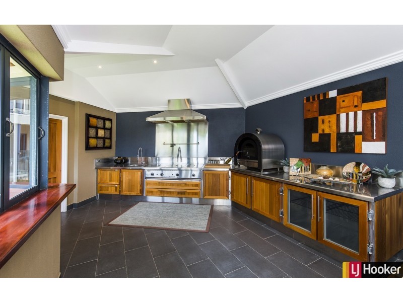 2 Leighton Place, Halls Head WA 6210