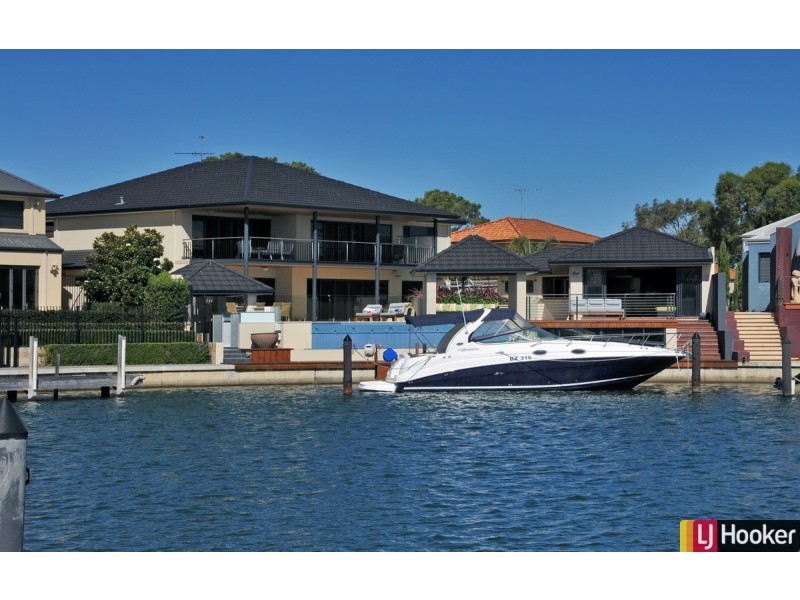 2 Leighton Place, Halls Head WA 6210
