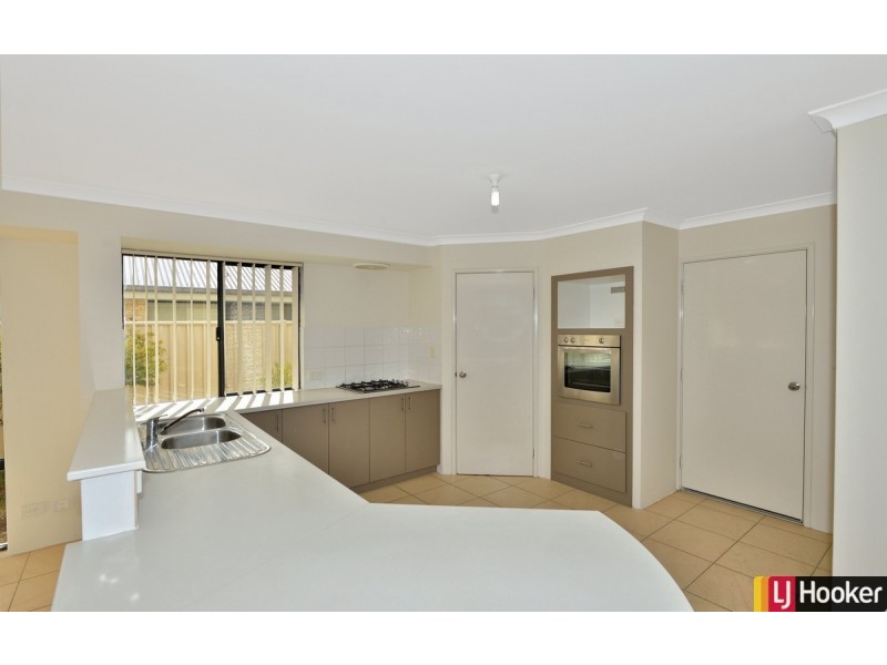 17 Loretta Parkway, Lakelands WA 6180