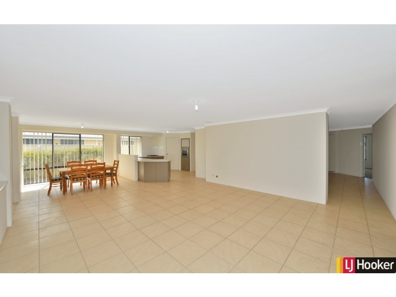 17 Loretta Parkway, Lakelands WA 6180