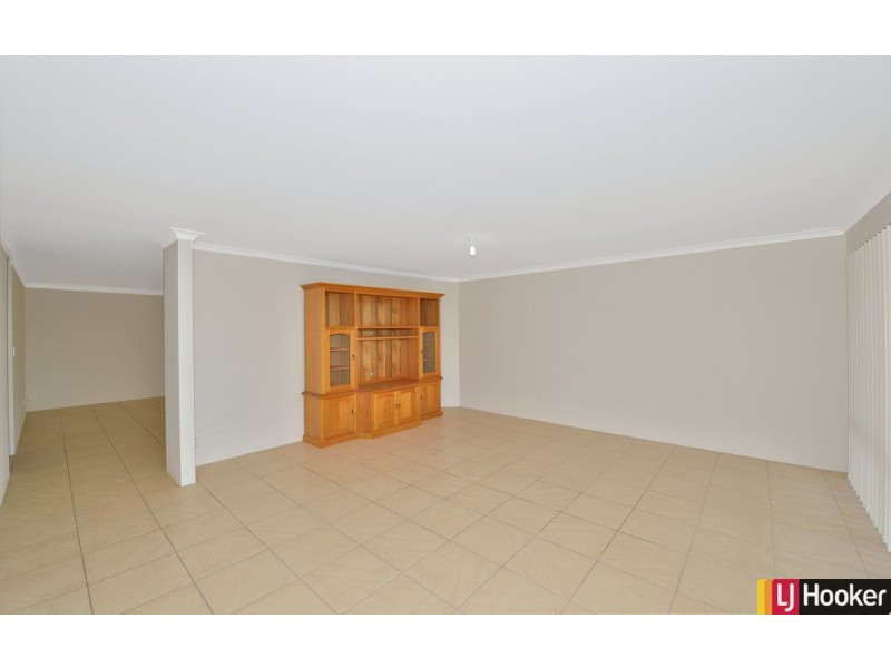 17 Loretta Parkway, Lakelands WA 6180