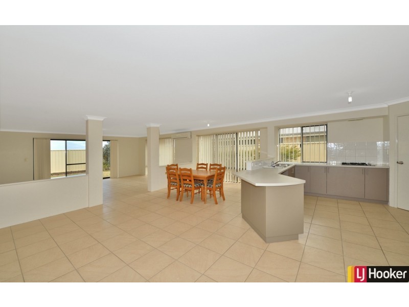 17 Loretta Parkway, Lakelands WA 6180