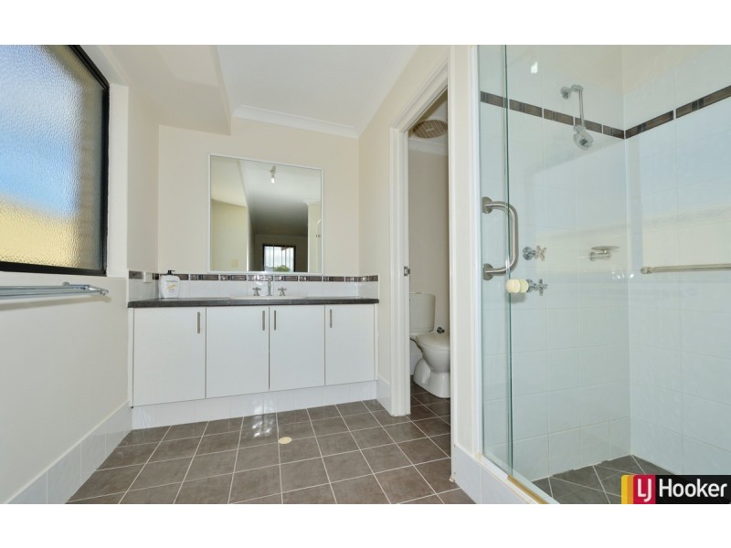 17 Loretta Parkway, Lakelands WA 6180