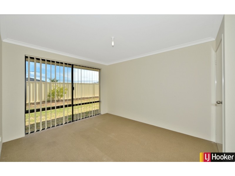 17 Loretta Parkway, Lakelands WA 6180