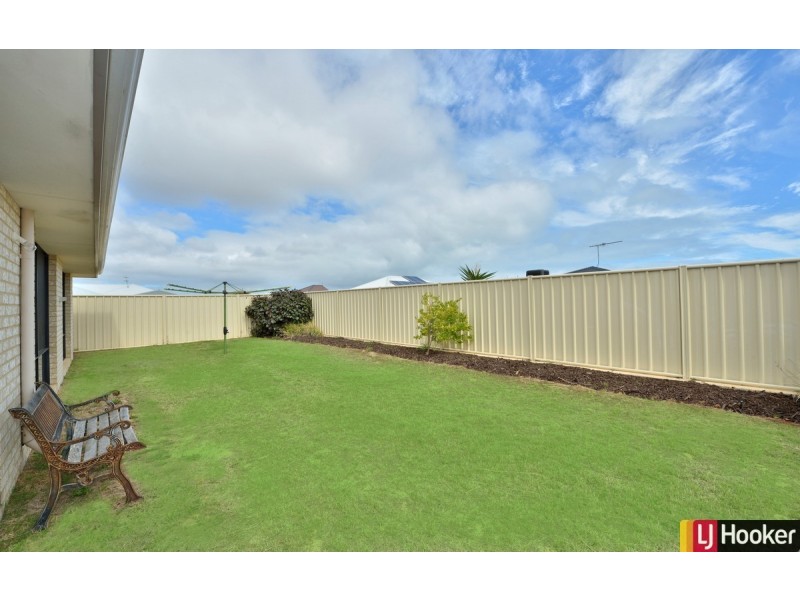 17 Loretta Parkway, Lakelands WA 6180