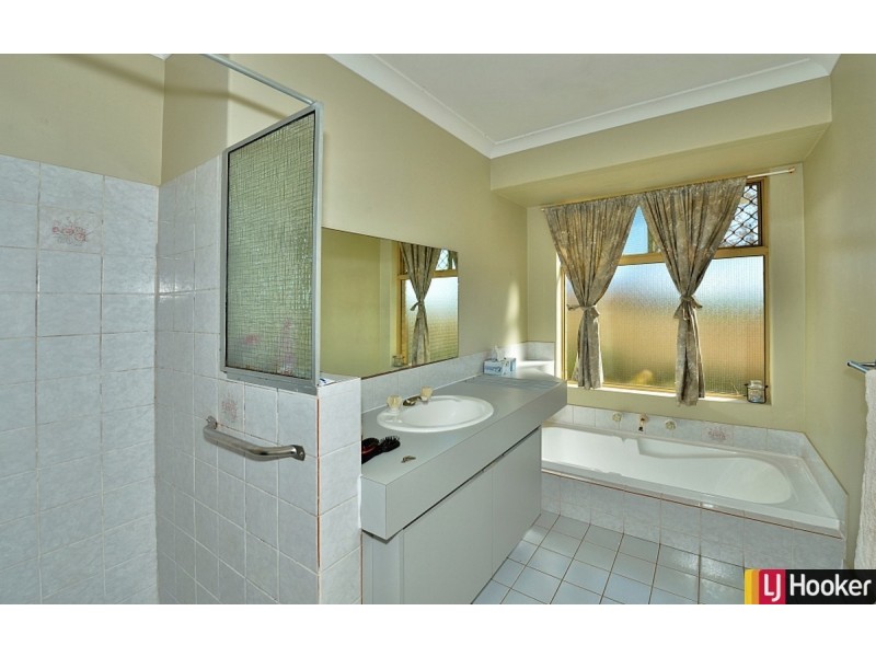 18 Magnolia Rise, Halls Head WA 6210