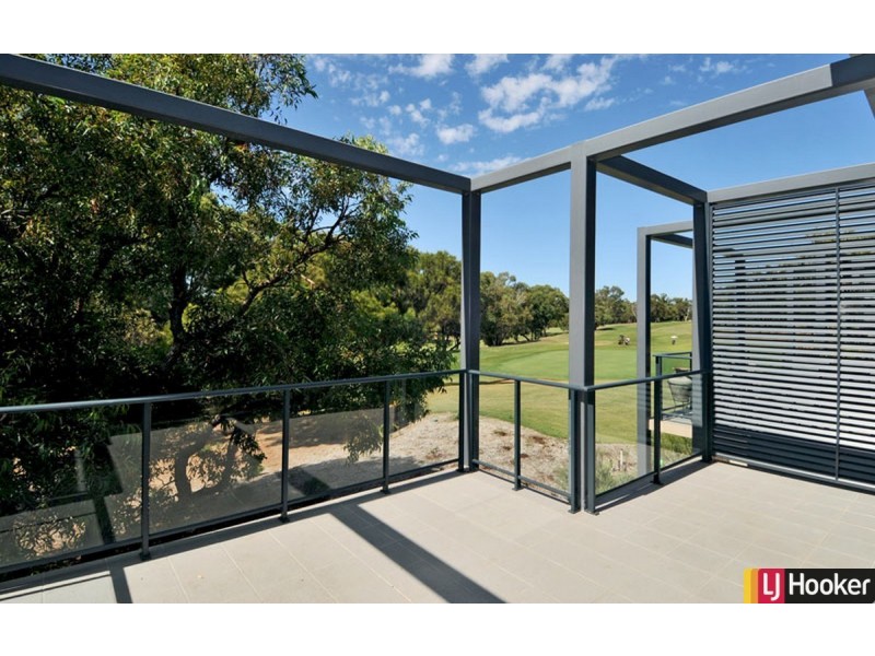8 Golfers Retreat, Halls Head WA 6210
