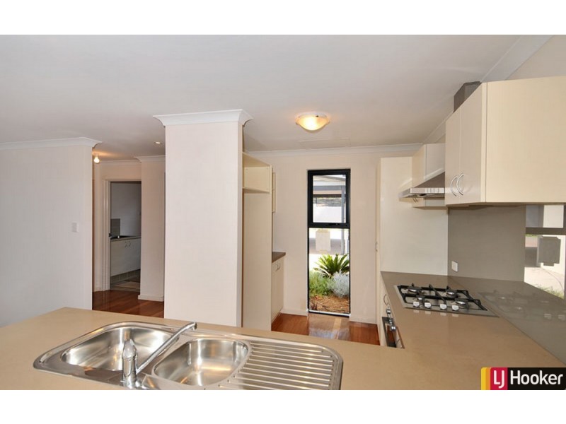8 Golfers Retreat, Halls Head WA 6210