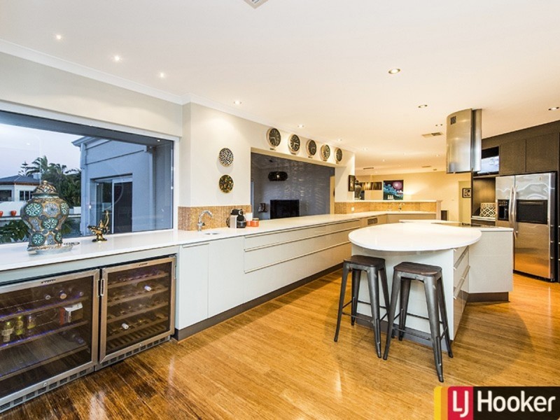 14 Amity Cove, Halls Head WA 6210