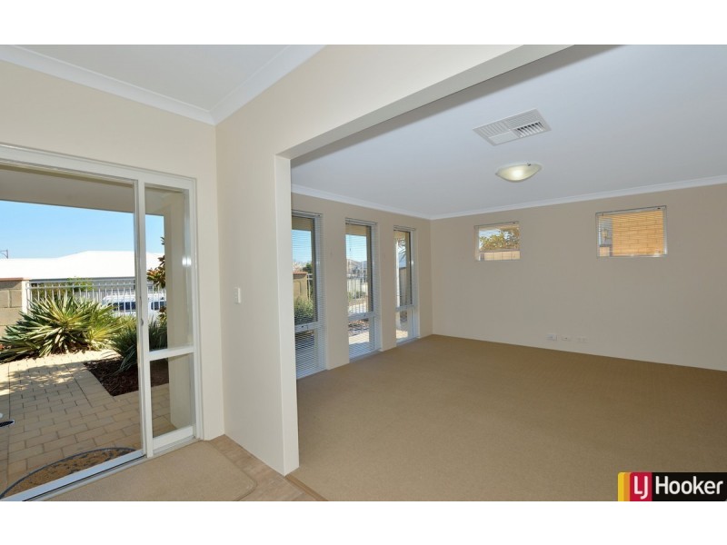 18 Still Meadow Turn, Meadow Springs WA 6210