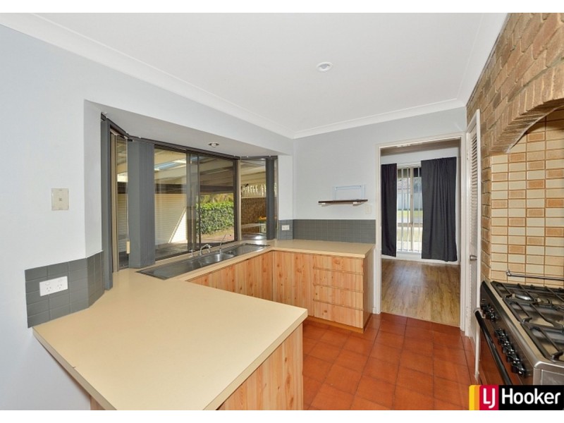 11 Sandalwood Parade, Halls Head WA 6210