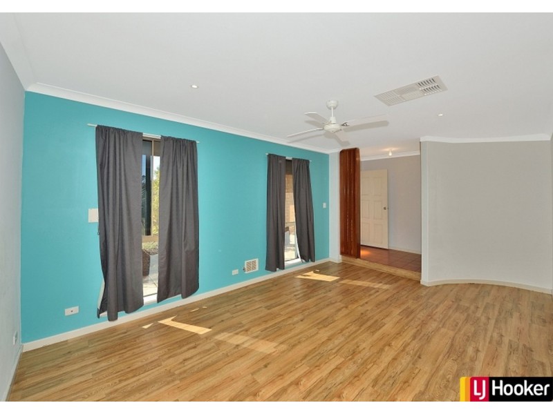 11 Sandalwood Parade, Halls Head WA 6210