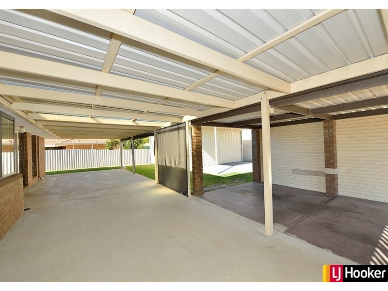 11 Sandalwood Parade, Halls Head WA 6210