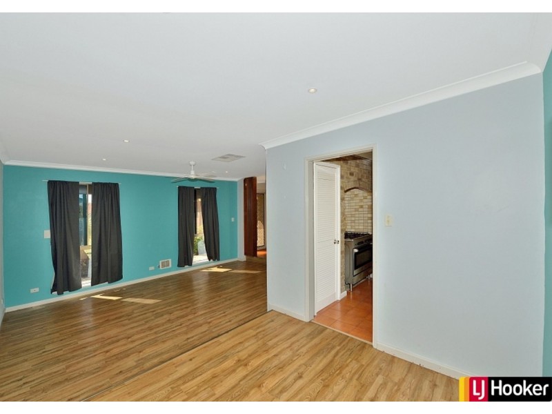 11 Sandalwood Parade, Halls Head WA 6210