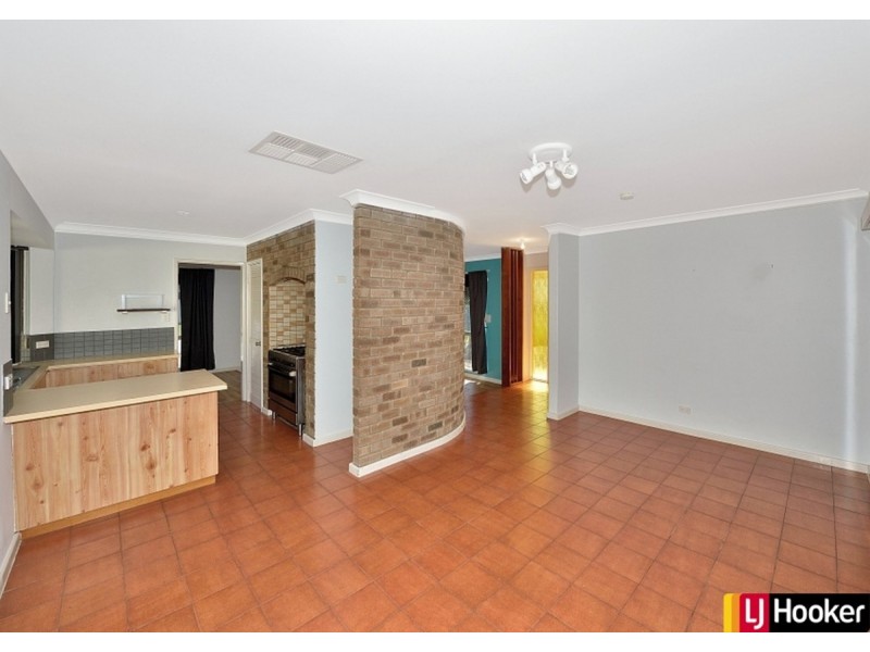 11 Sandalwood Parade, Halls Head WA 6210