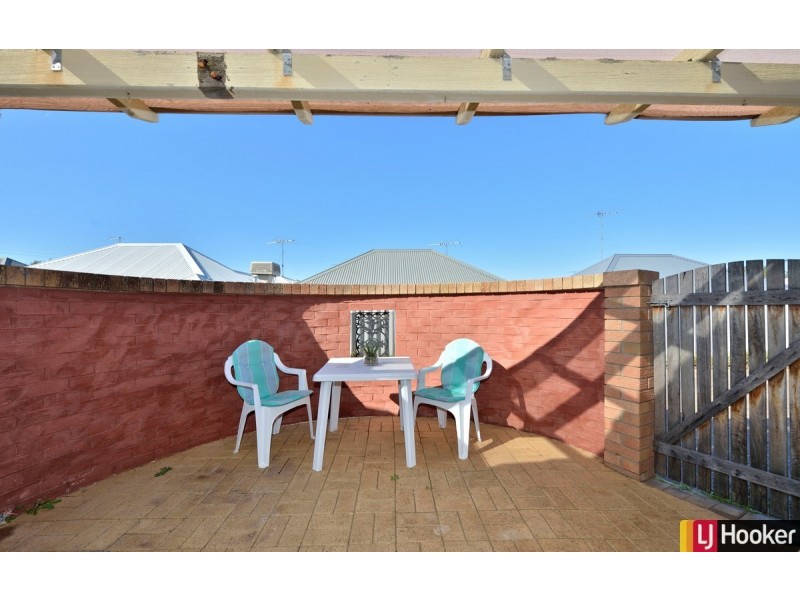 4/11 Creery Street, Dudley Park WA 6210