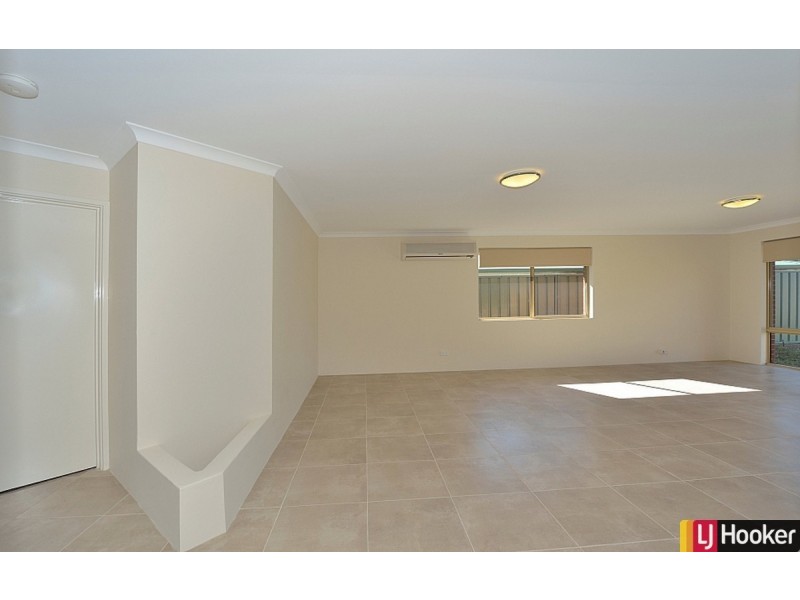 38 Paradise Circuit, Halls Head WA 6210