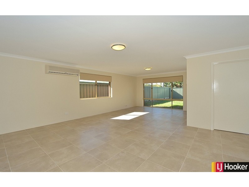 38 Paradise Circuit, Halls Head WA 6210
