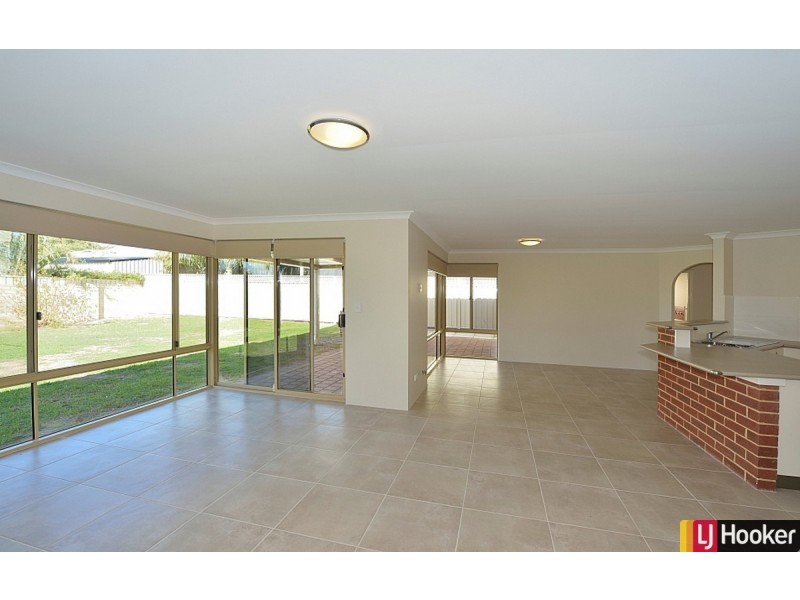 38 Paradise Circuit, Halls Head WA 6210