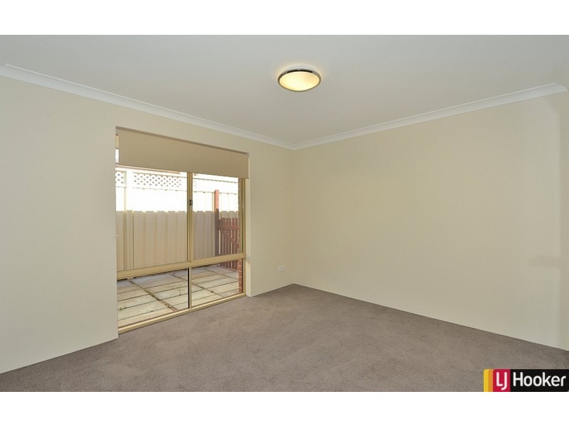 38 Paradise Circuit, Halls Head WA 6210