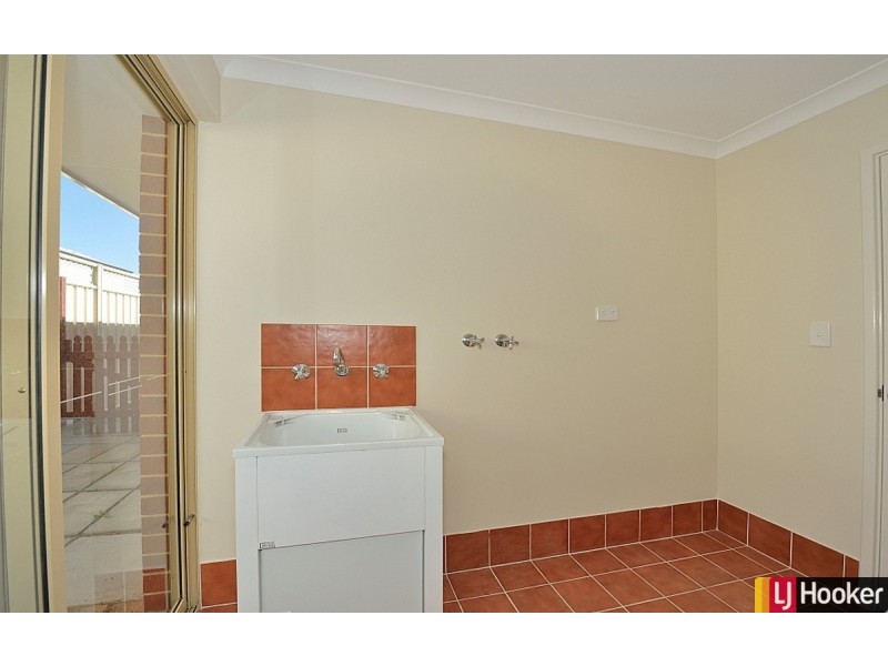 38 Paradise Circuit, Halls Head WA 6210