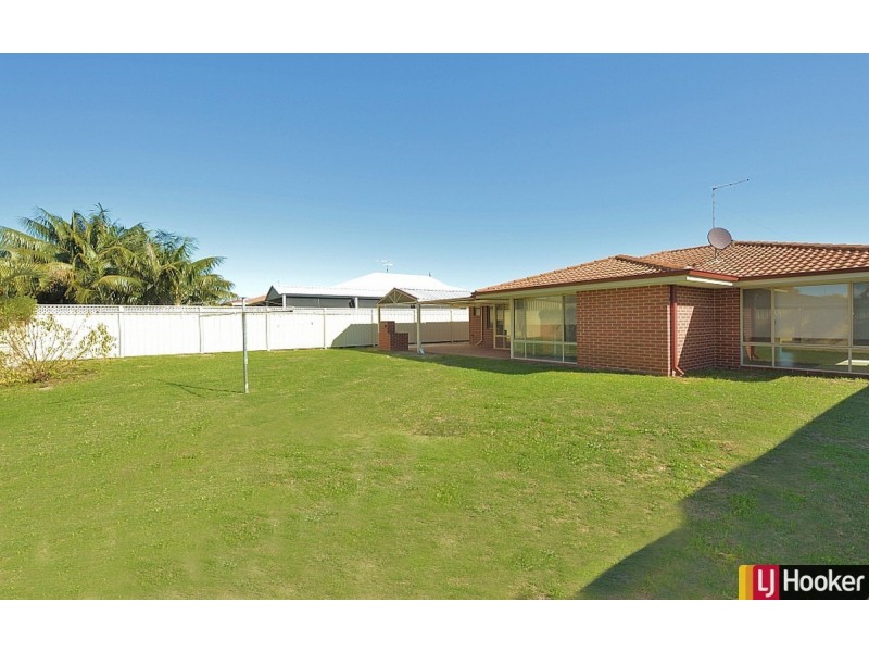 38 Paradise Circuit, Halls Head WA 6210
