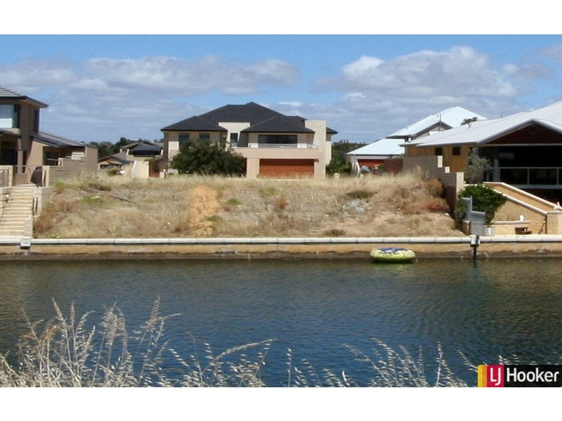 2 Brindabella Crescent, Halls Head WA 6210